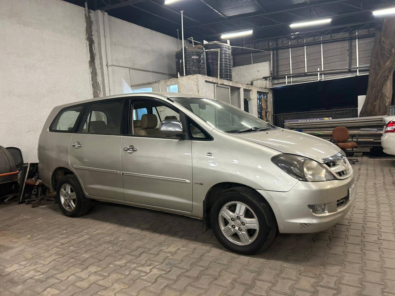 Toyota Innova - View 2