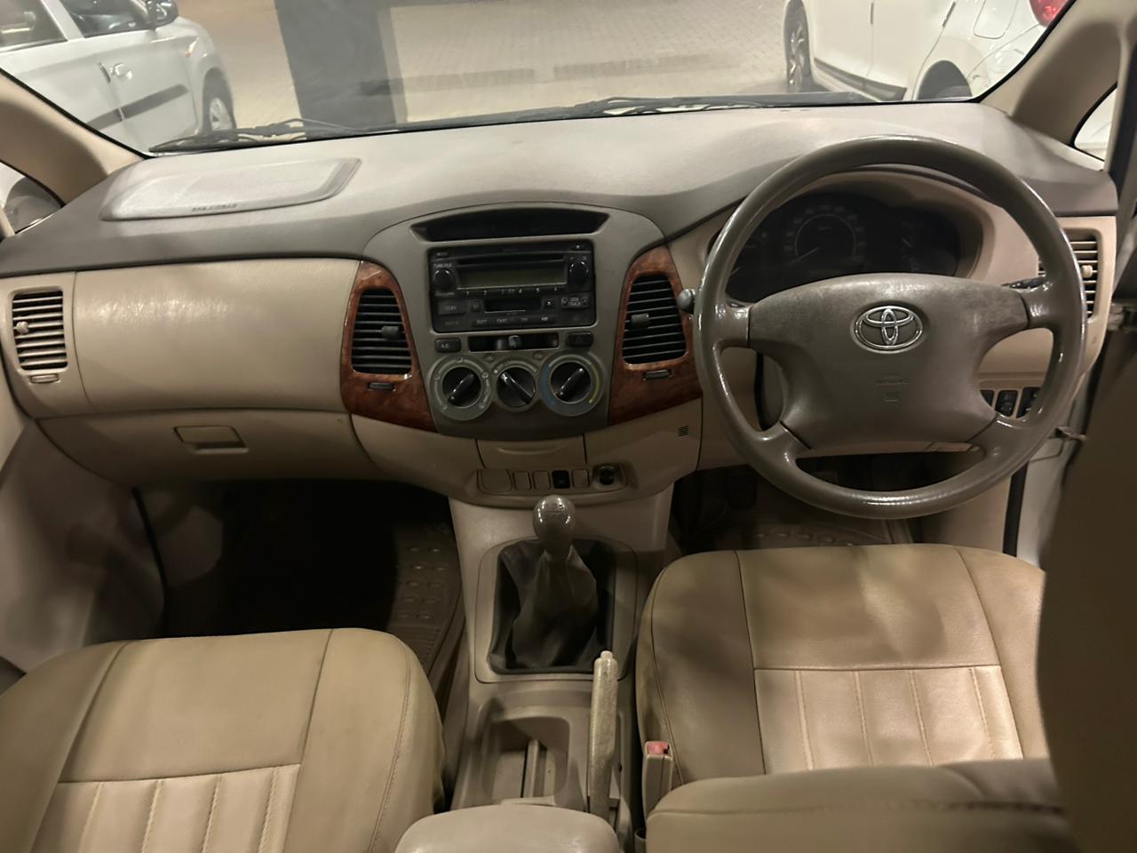 Toyota Innova - View 7