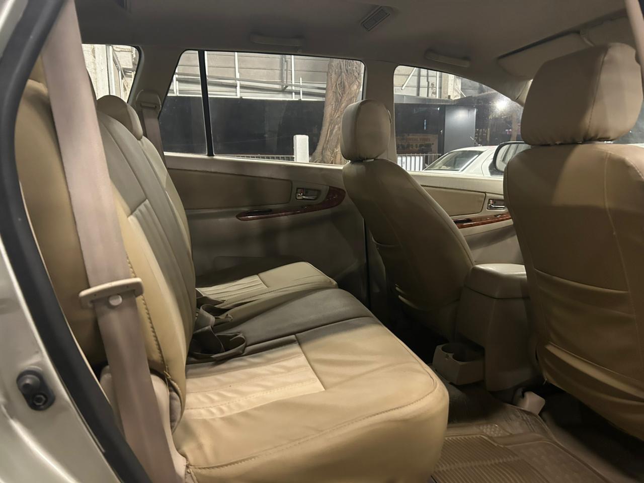 Toyota Innova - View 6