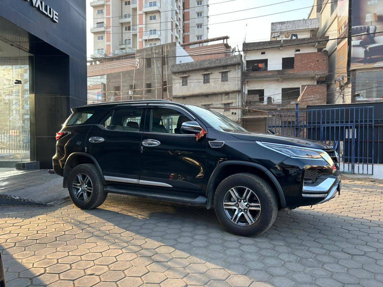 TOYOTA FORTUNER - View 2