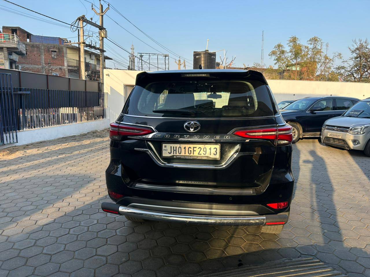 TOYOTA FORTUNER - View 4