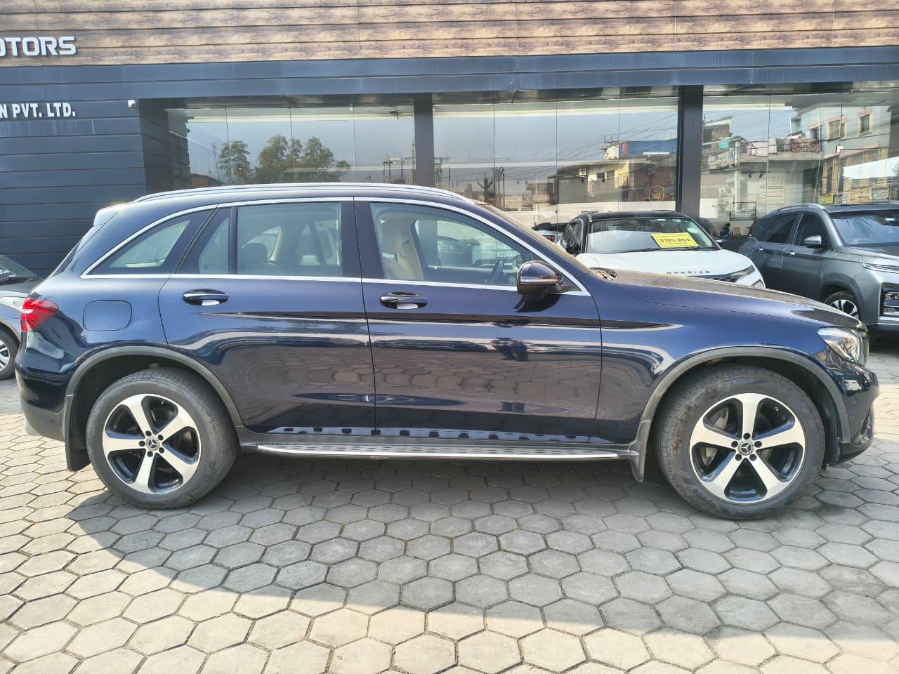 Mercedes GLC - View 3