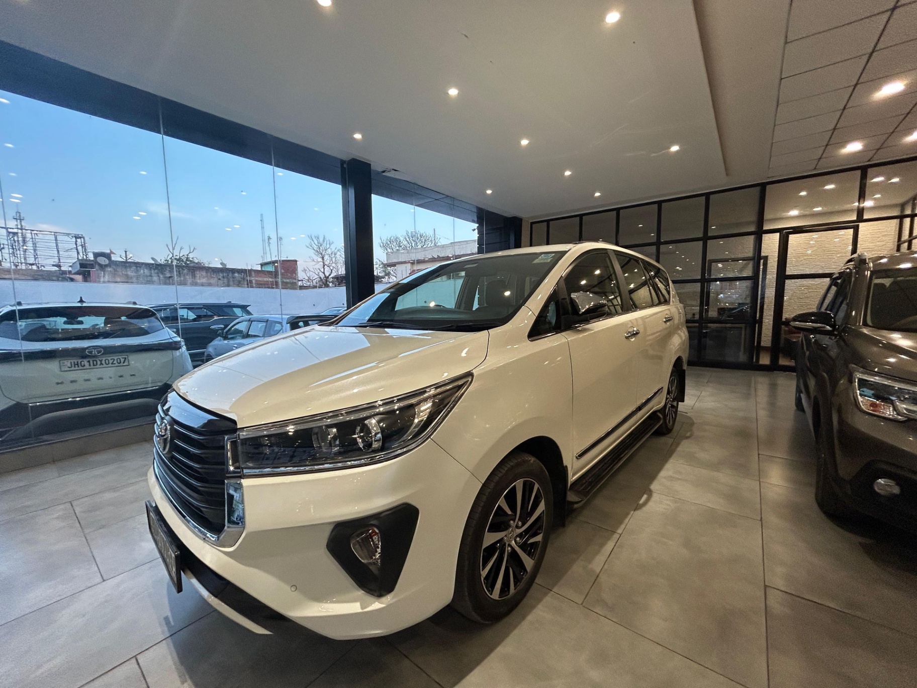 Toyota Innova Crysta - View 3