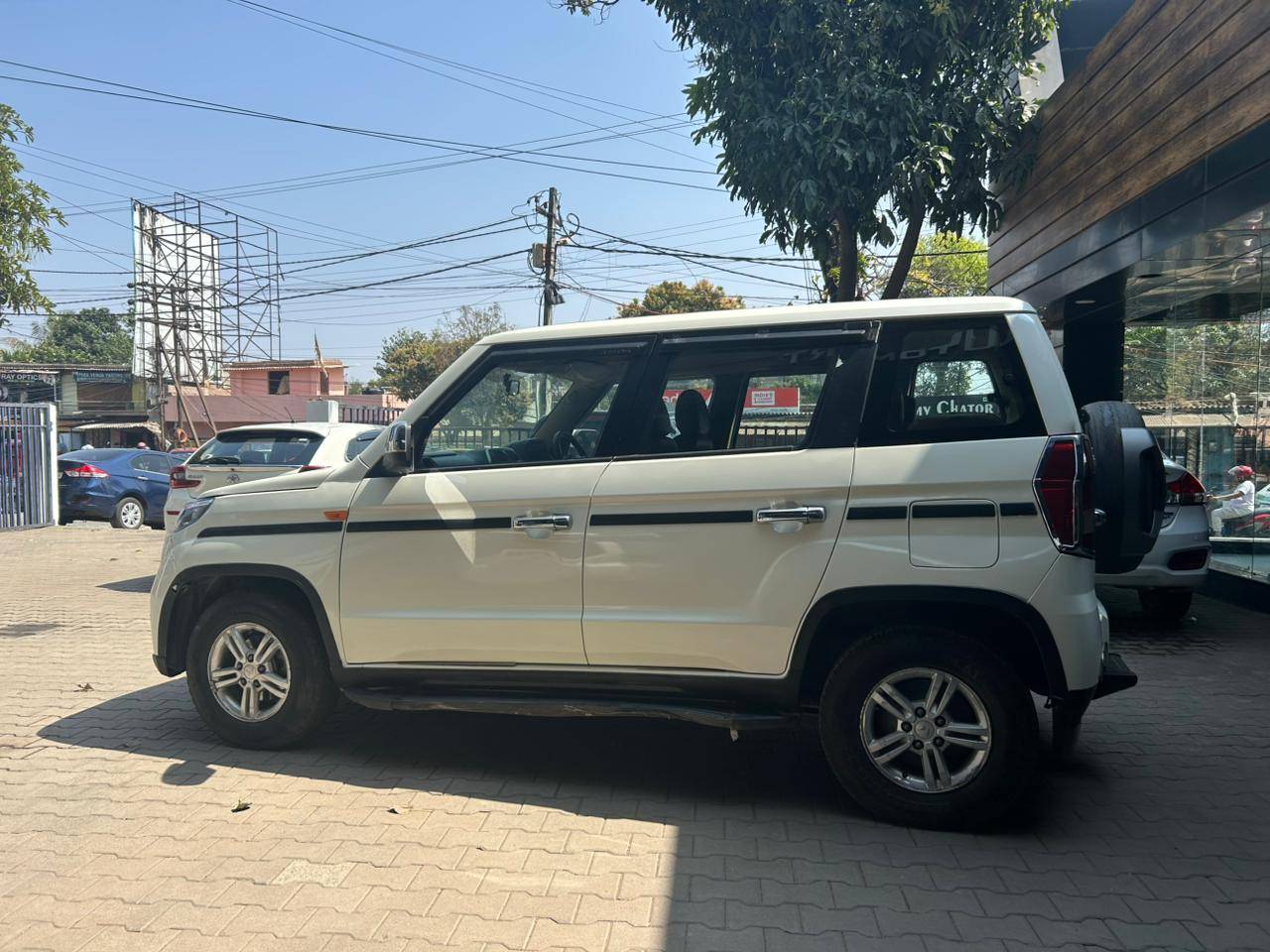 Mahindra Bolero - View 3