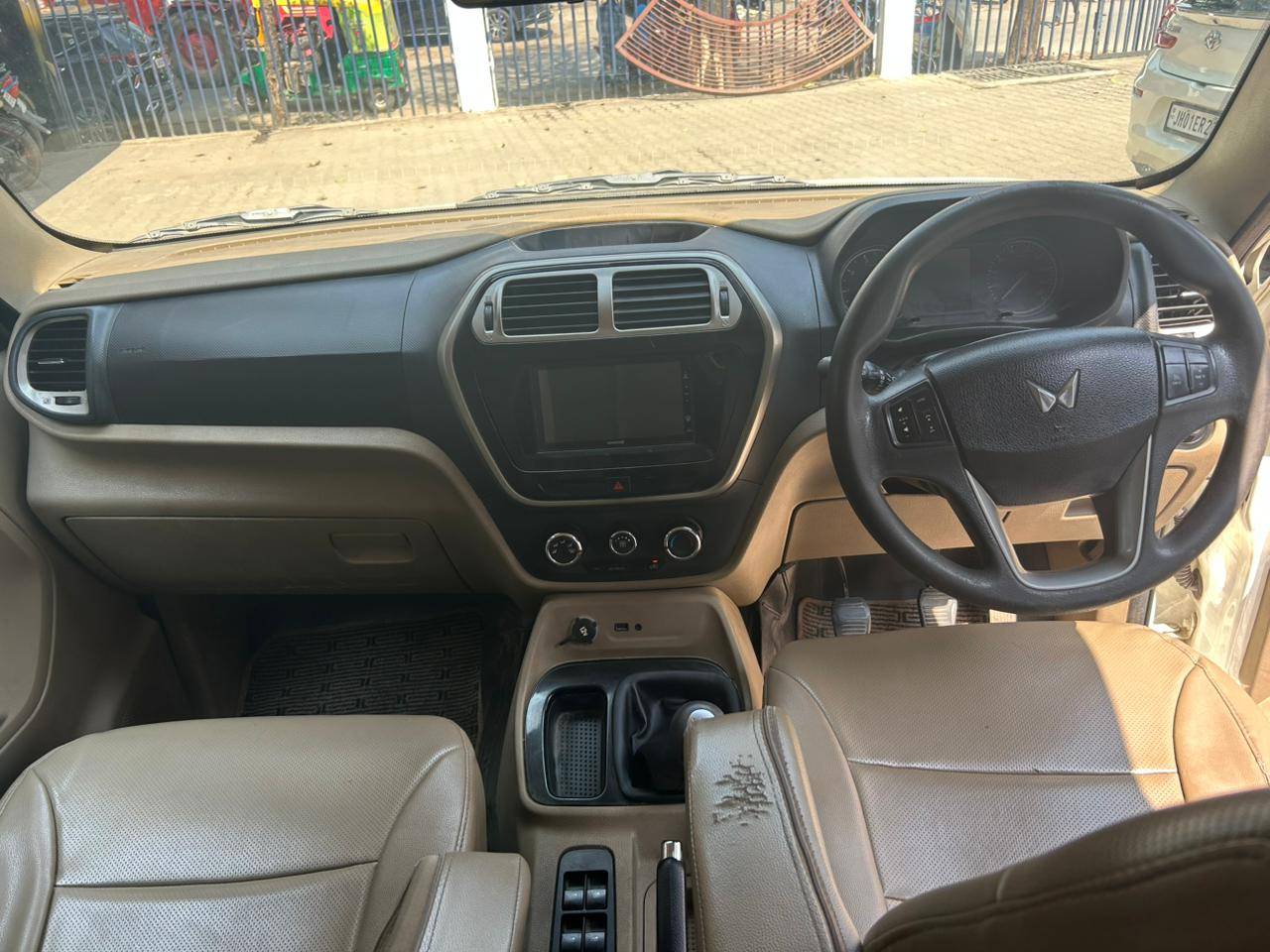 Mahindra Bolero - View 6