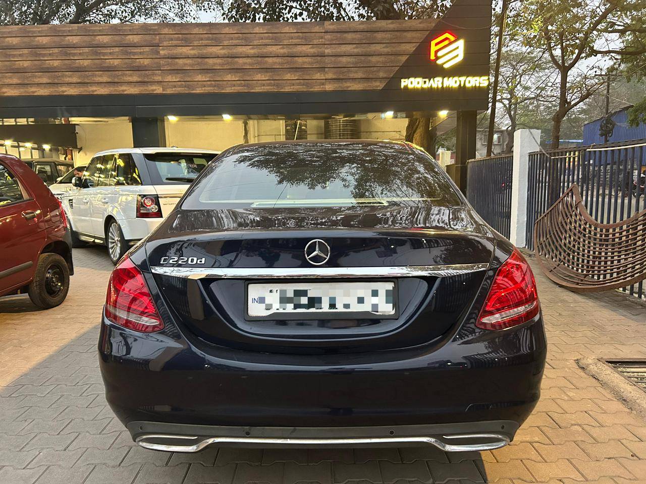 Mercedes C220 D - View 4