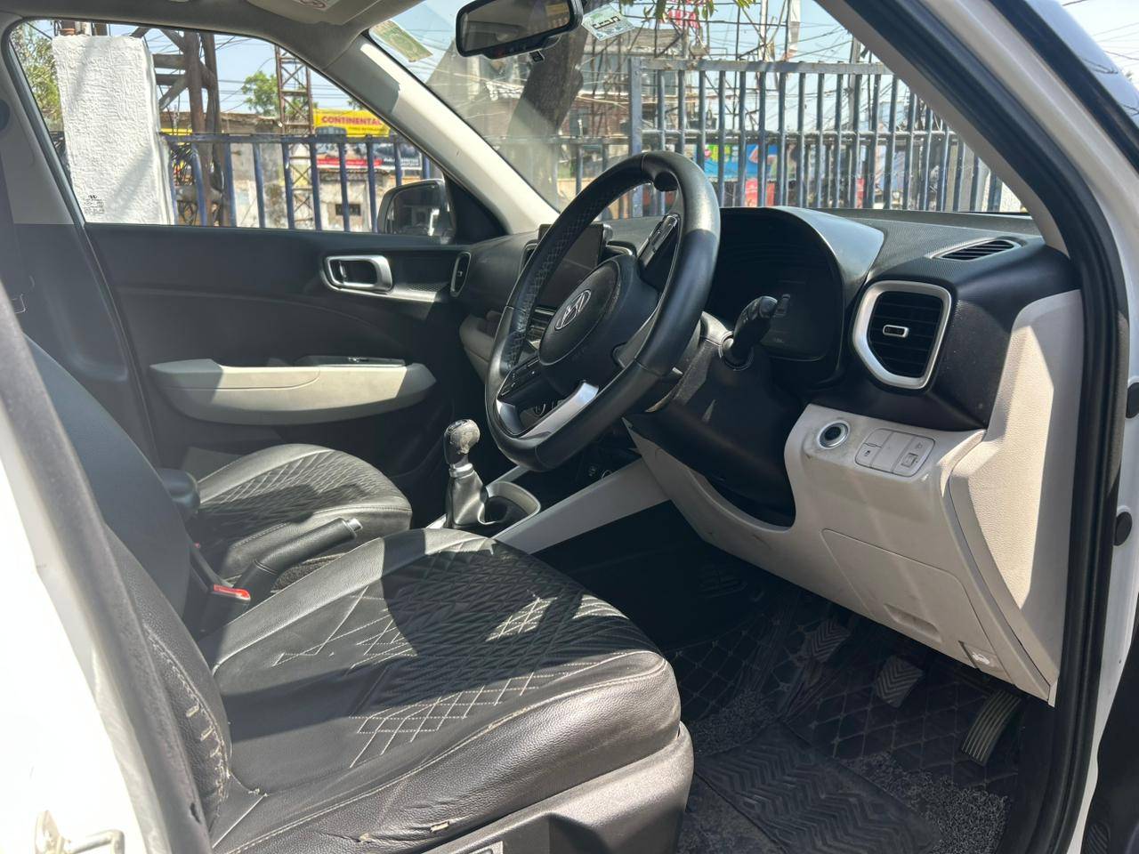 Hyundai Venue - View 6