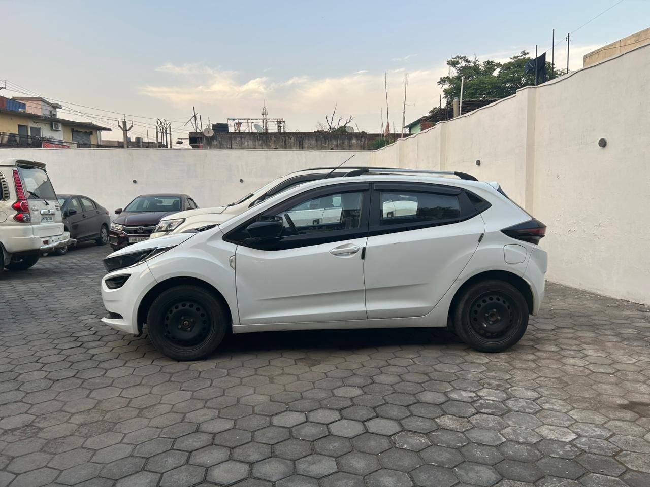 Tata Altroz - View 3