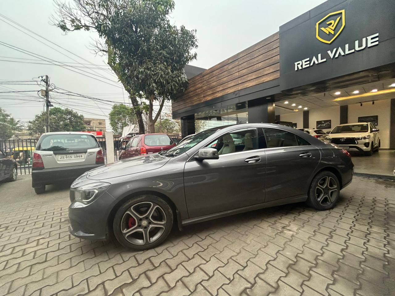 Mercedes Benz - View 3