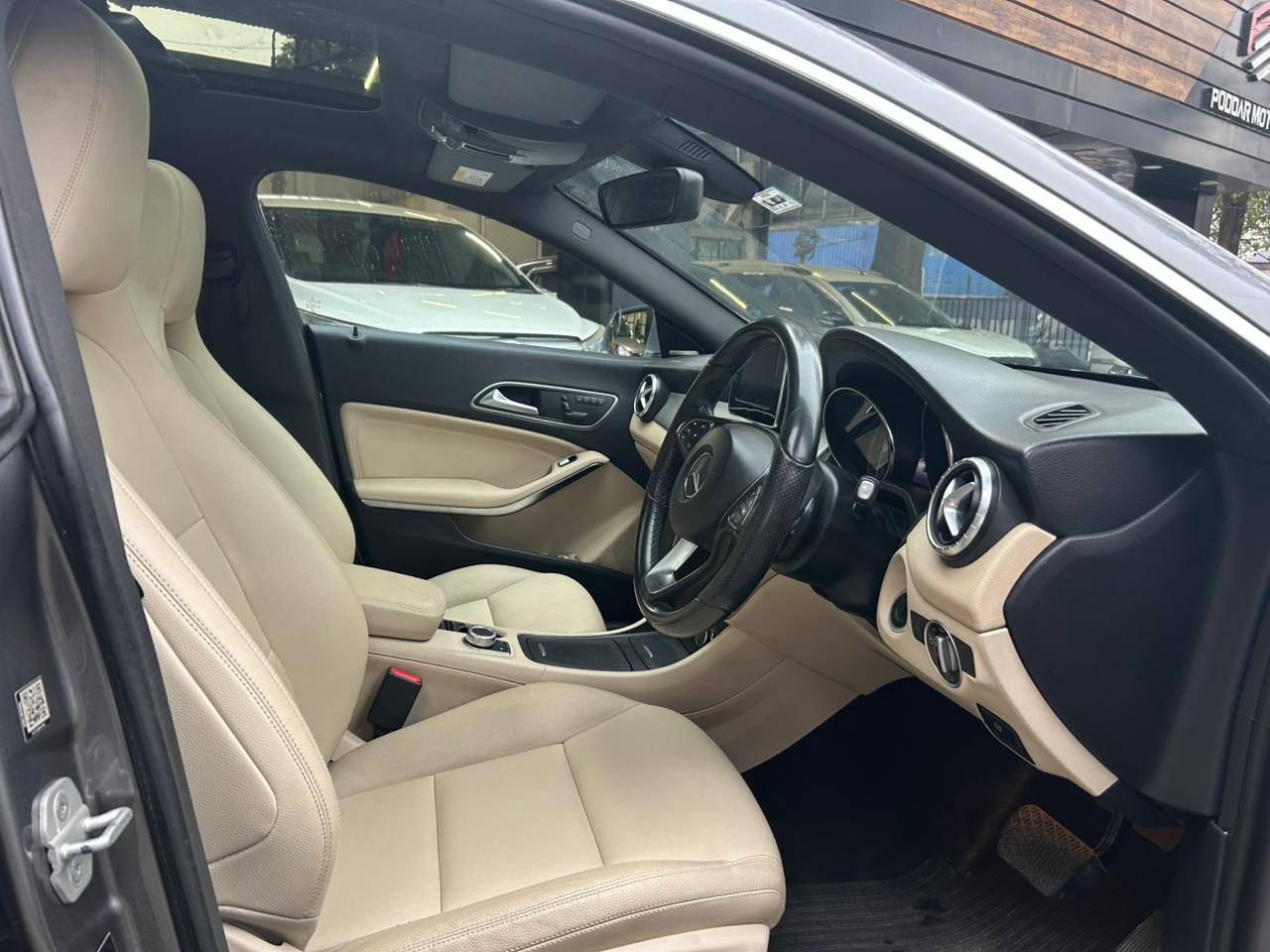 Mercedes Benz - View 5