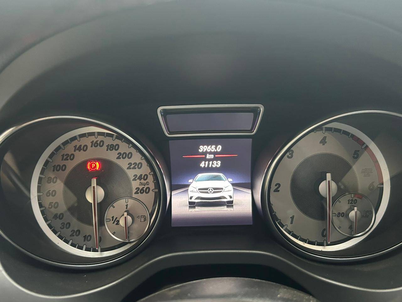 Mercedes Benz - View 9