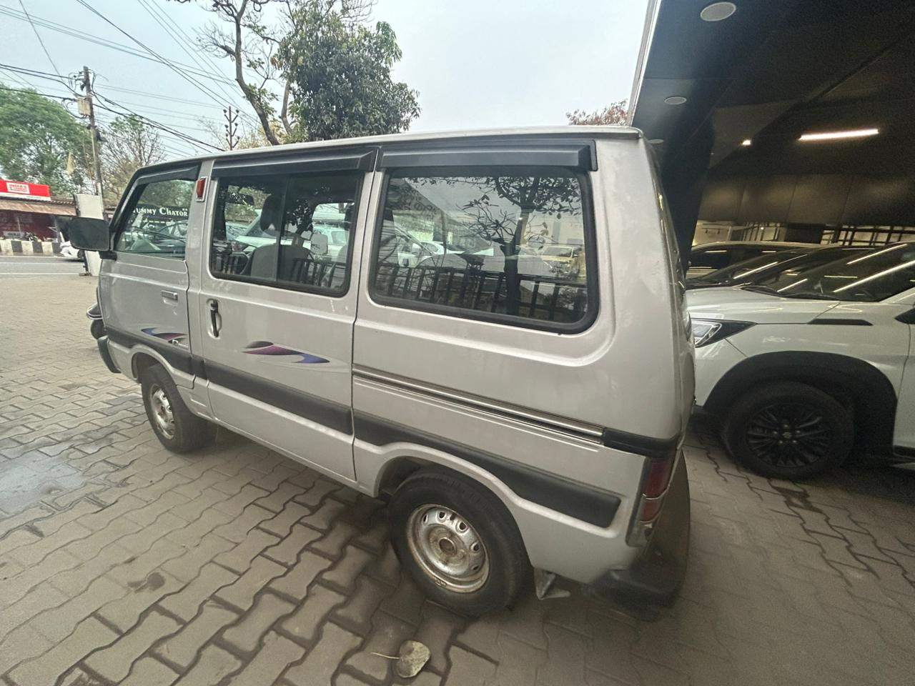 Maruti Omni - View 3