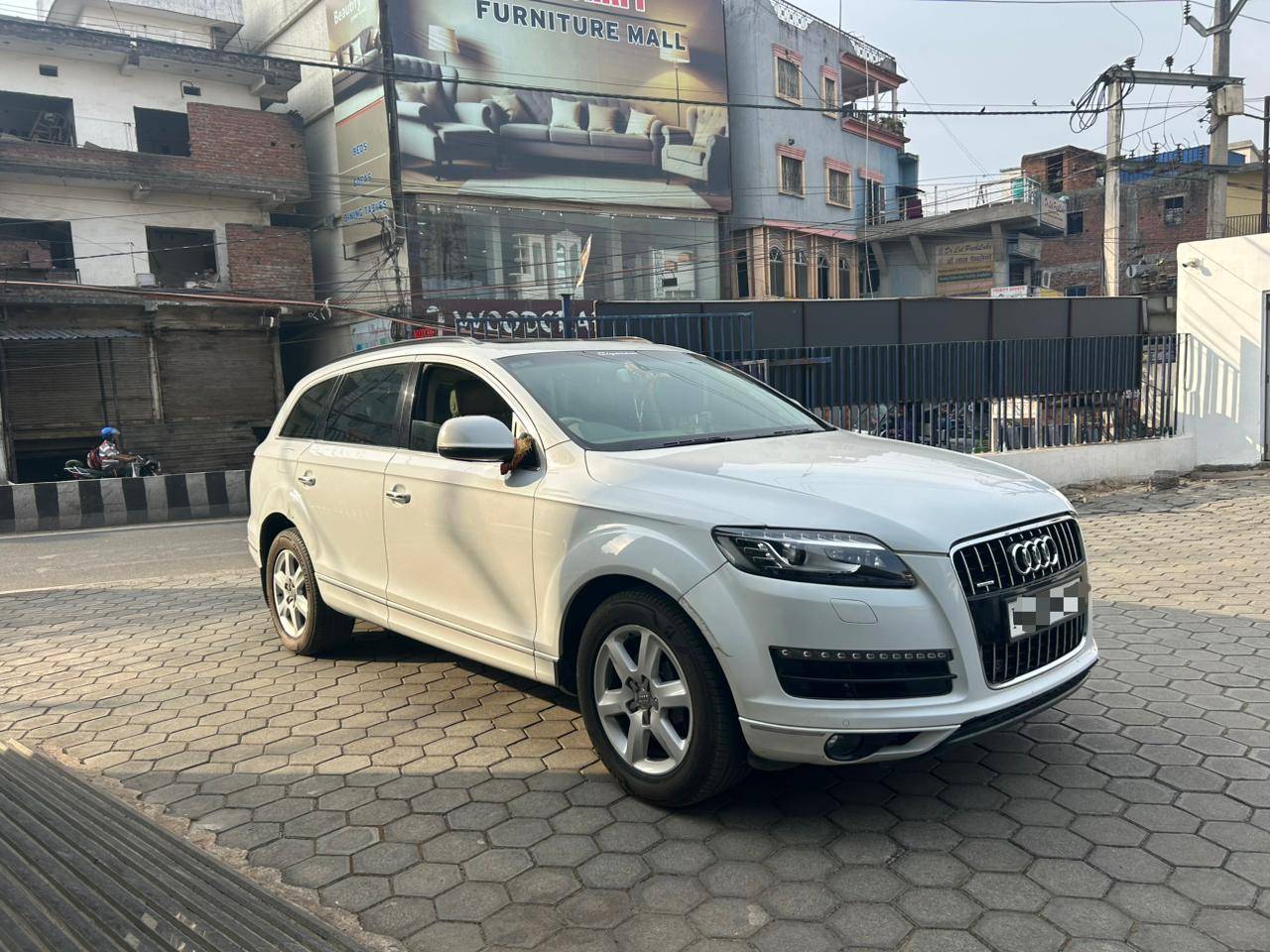 Audi Q7 - View 2