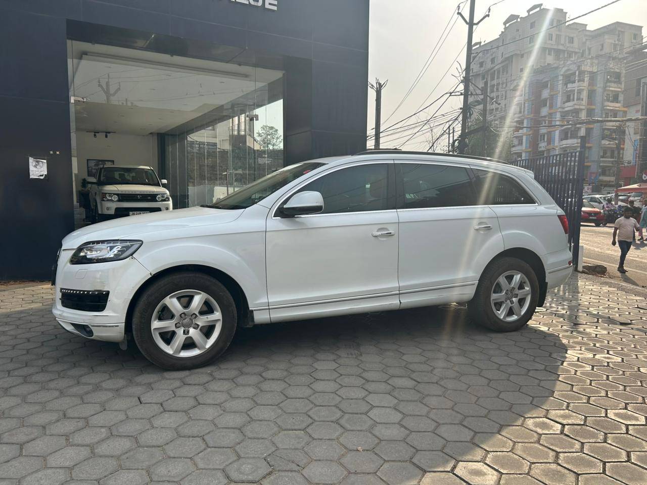 Audi Q7 - View 3
