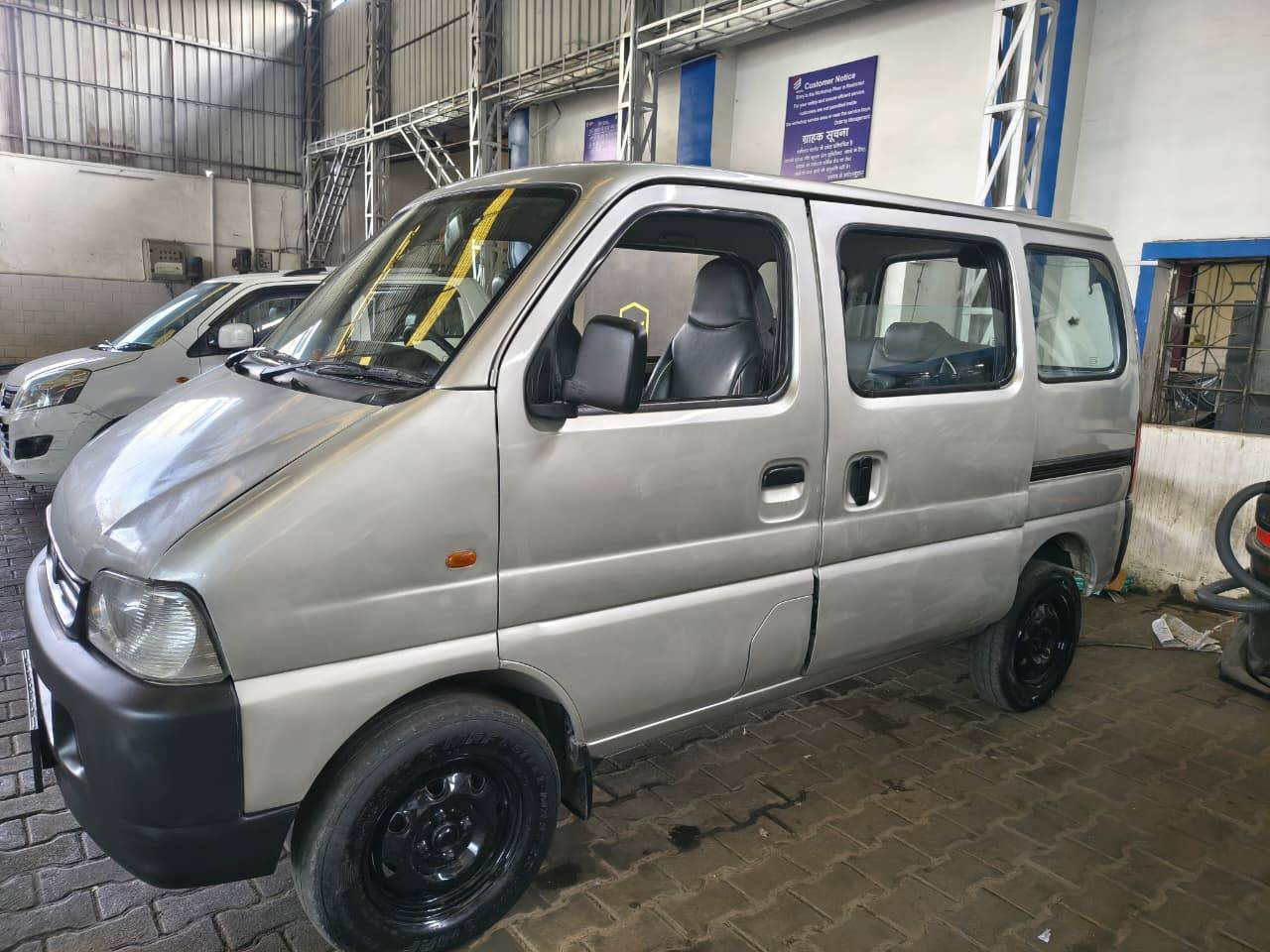 Maruti Eeco - View 3