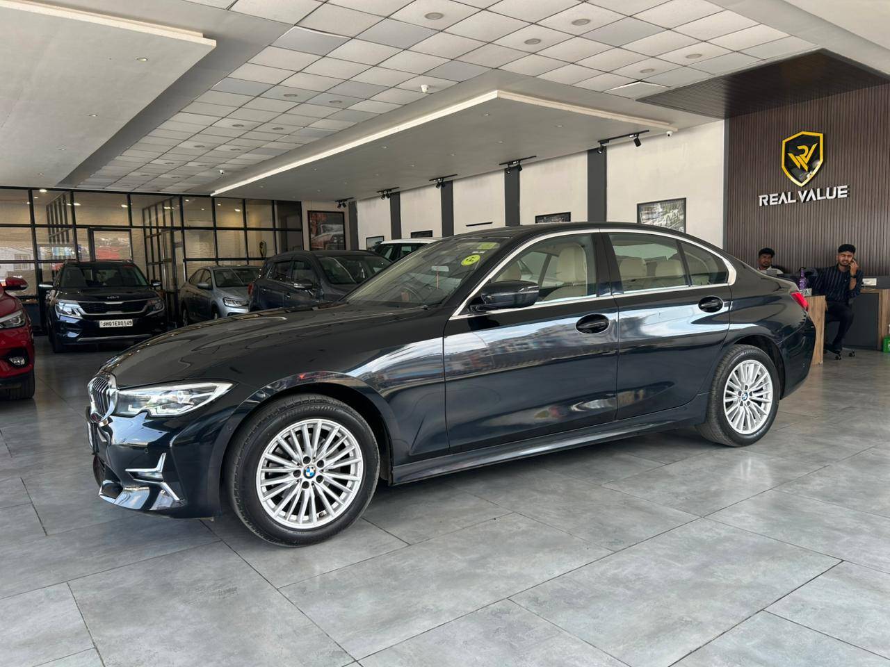BMW 320D - View 3