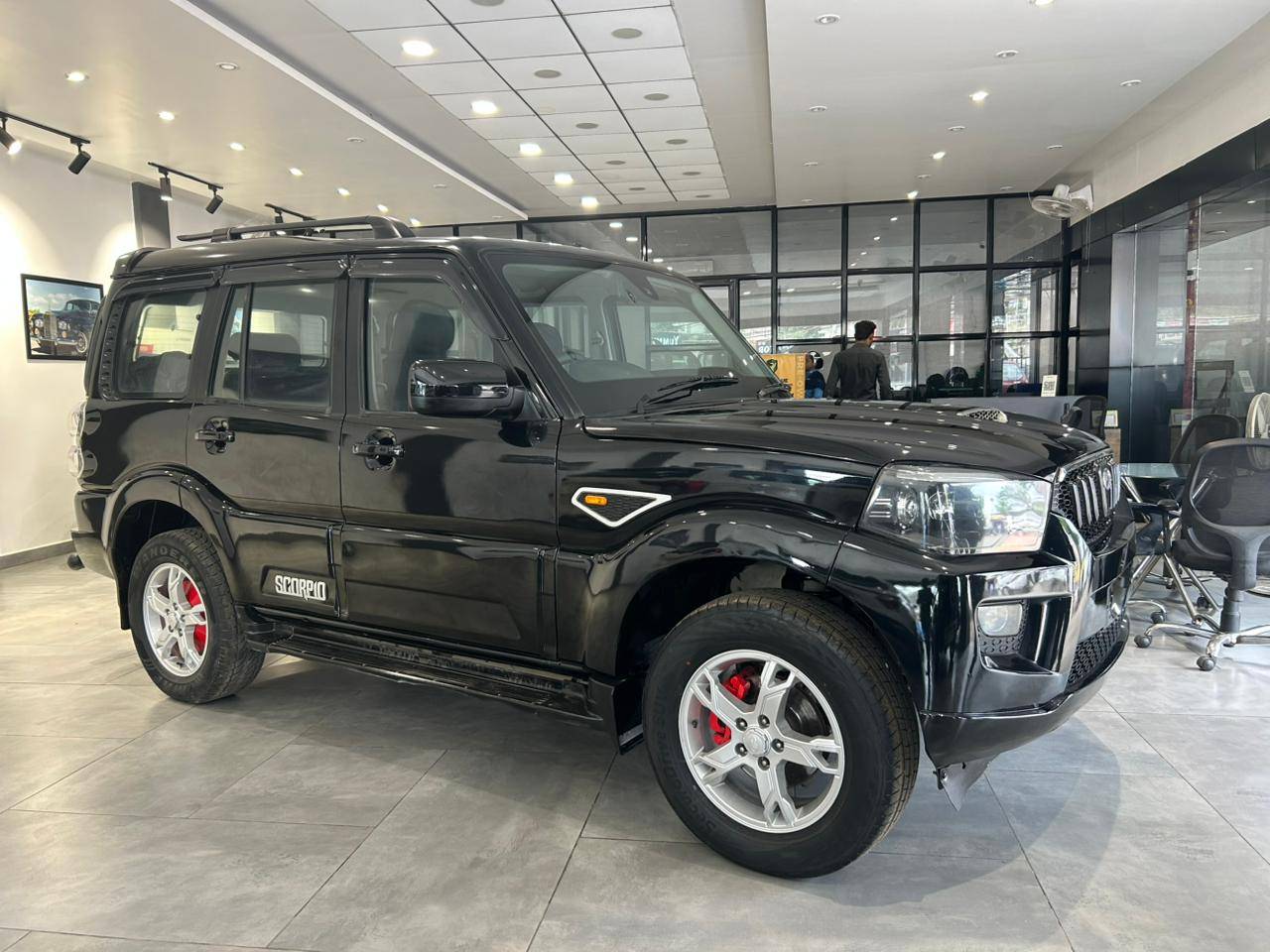 Mahindra Scorpio - View 2