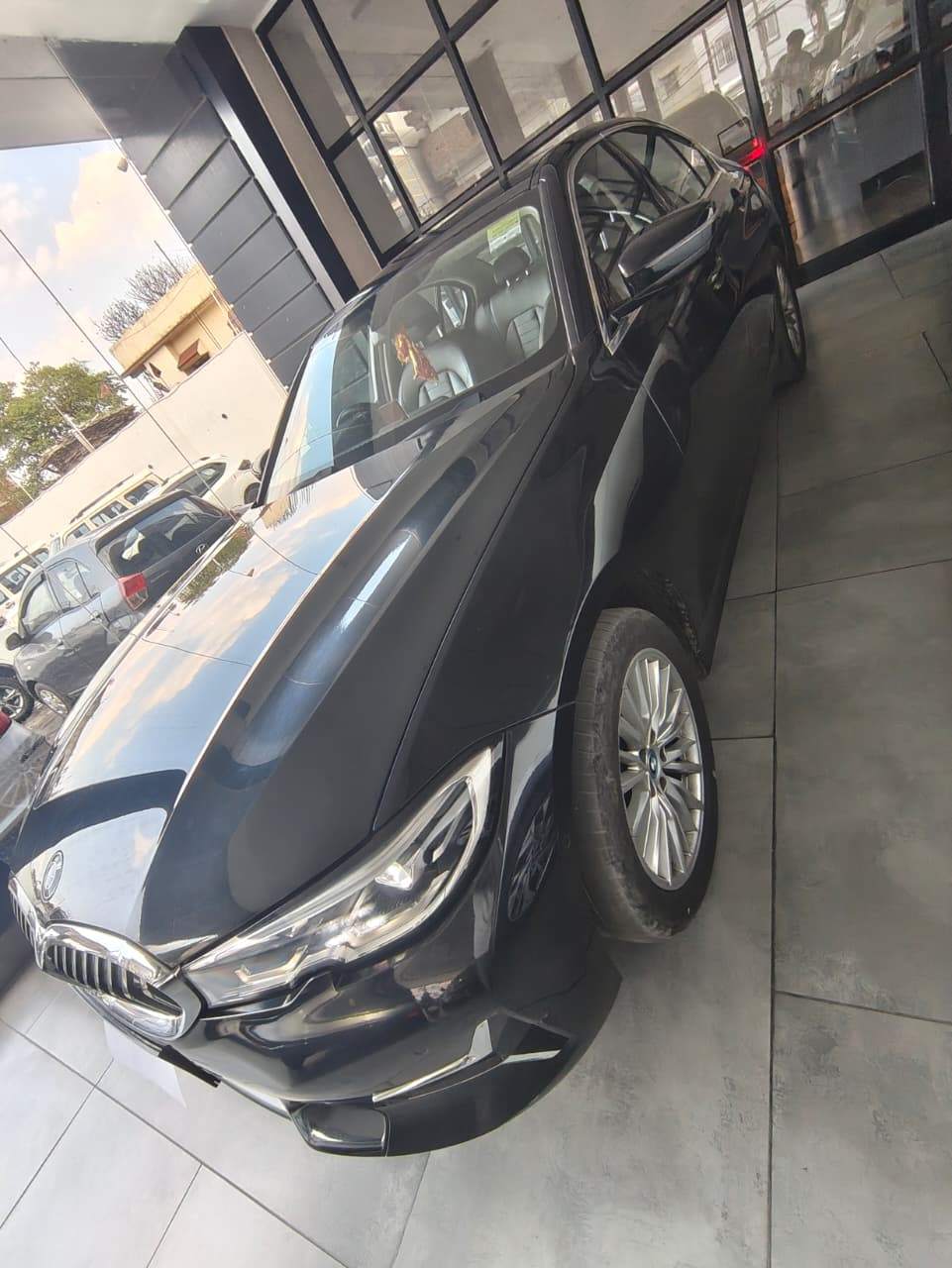 BMW 320D - View 3