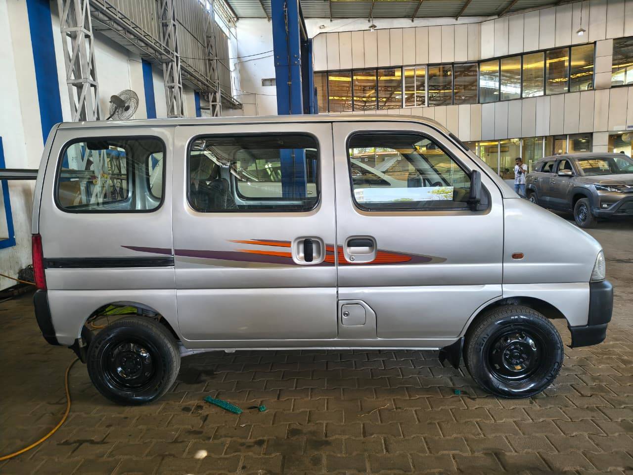 Maruti Eeco - View 2