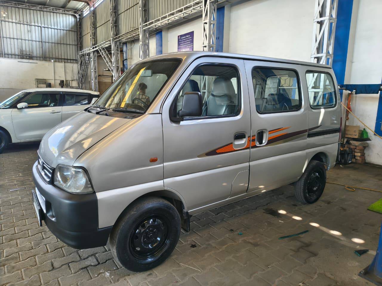 Maruti Eeco - View 3