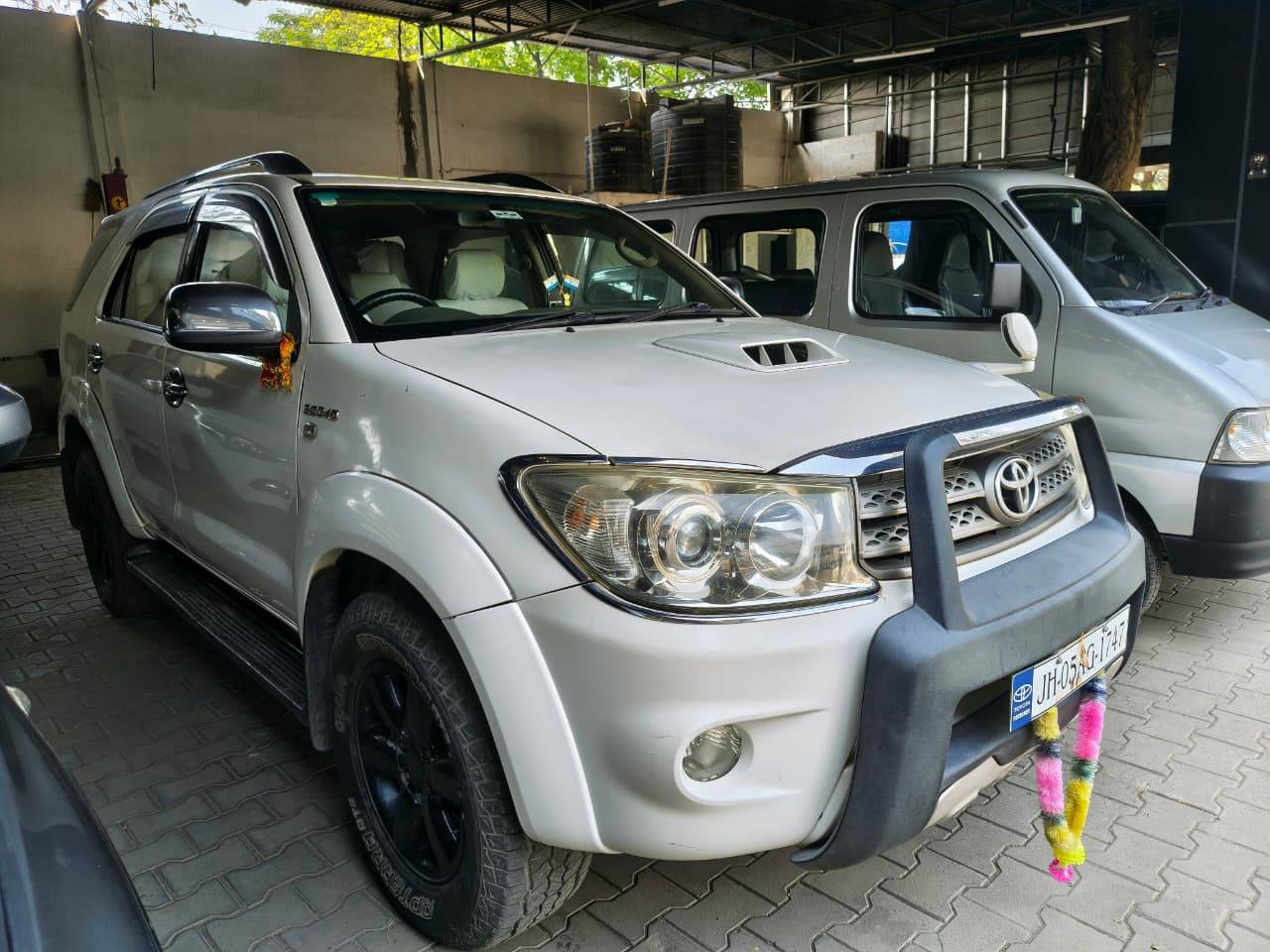 Toyota Fortuner - View 2