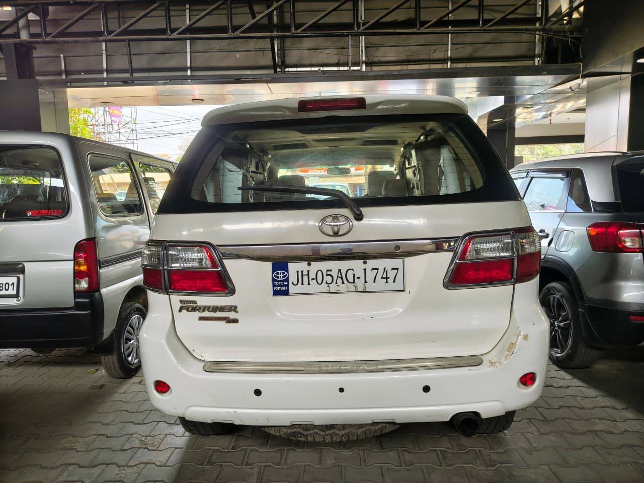 Toyota Fortuner - View 4