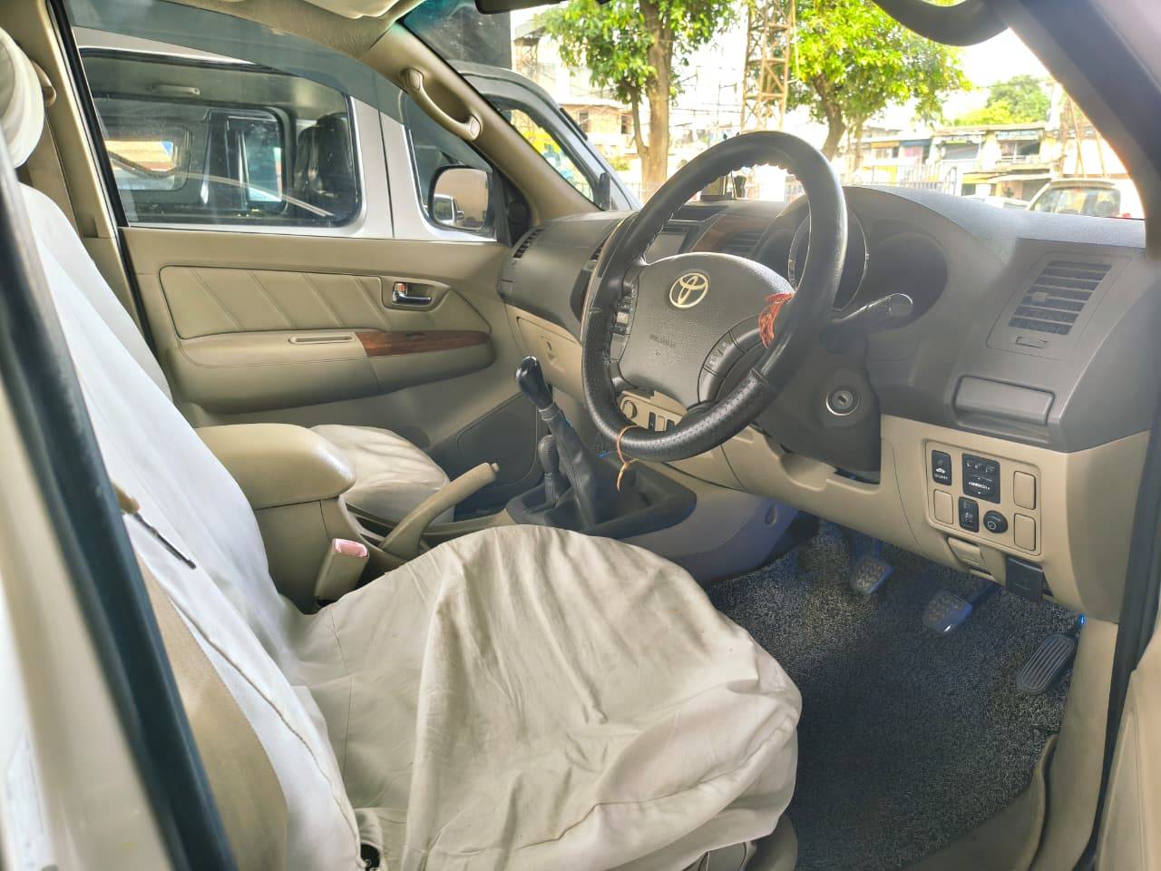 Toyota Fortuner - View 5