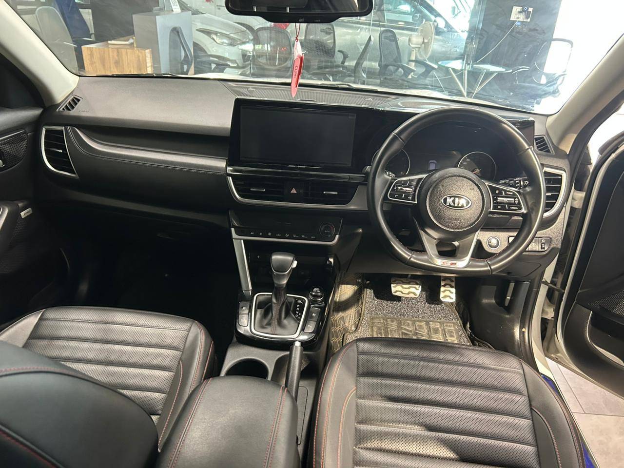 Kia Seltos - View 10