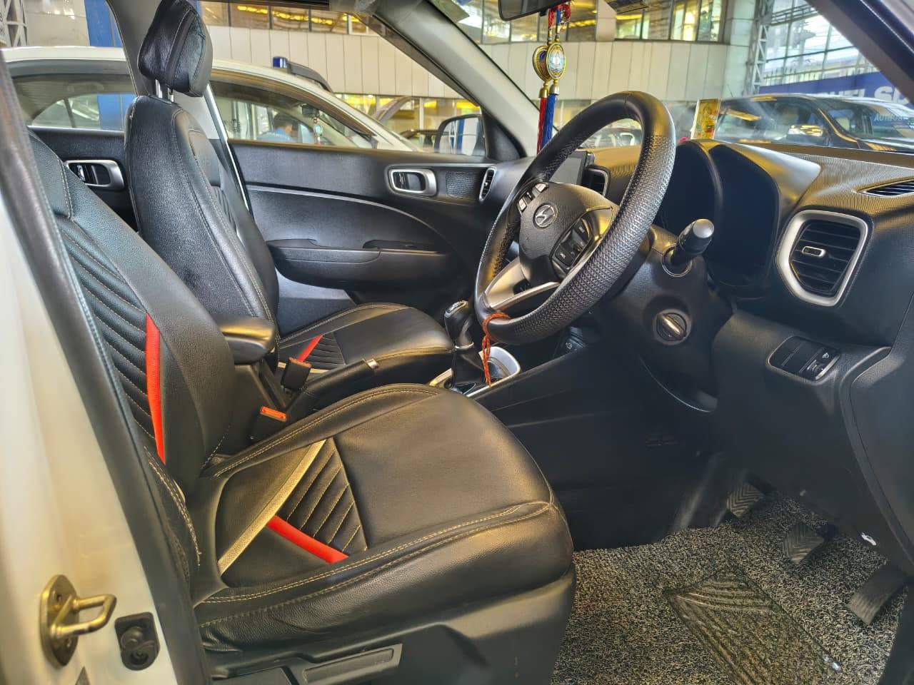 Hyundai Venue - View 5