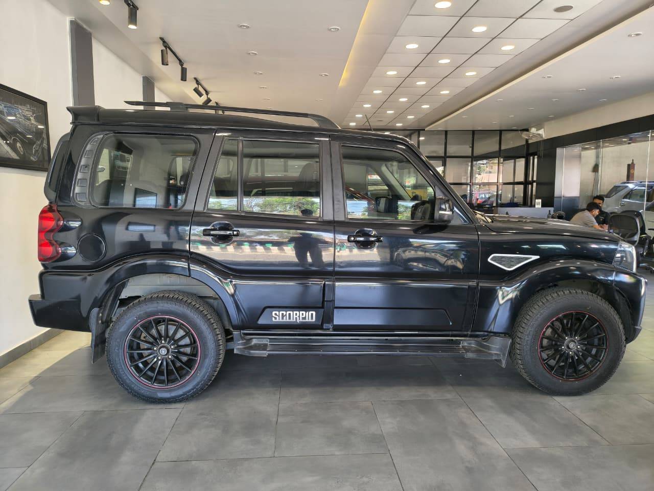 Mahindra Scorpio - View 2