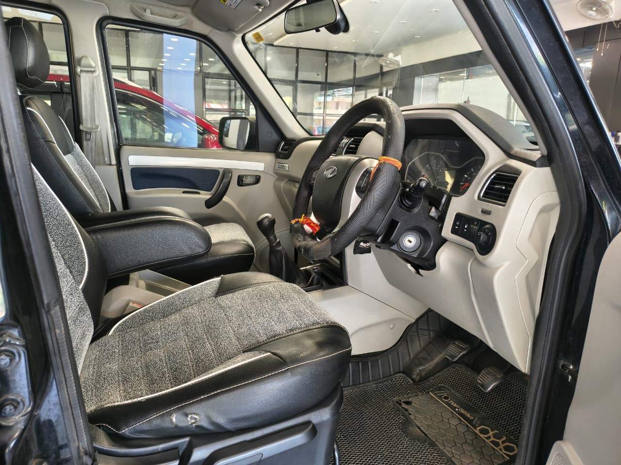 Mahindra Scorpio - View 3