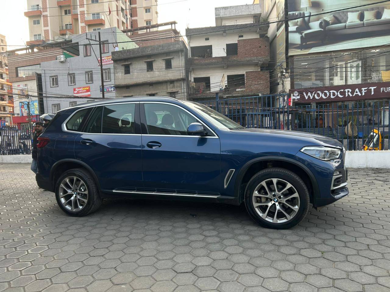 BMW X5 - View 2
