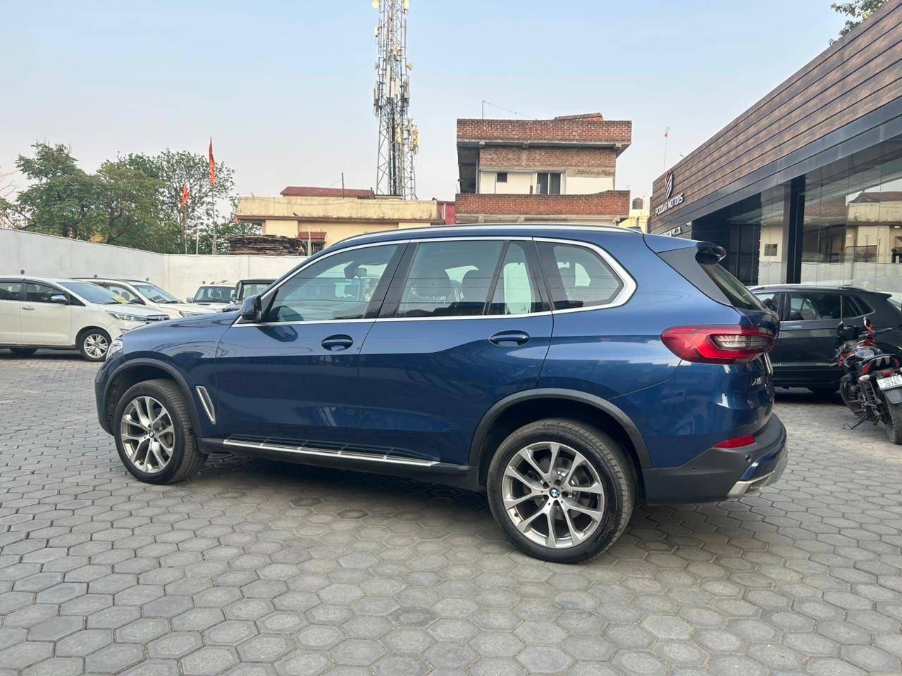 BMW X5 - View 3