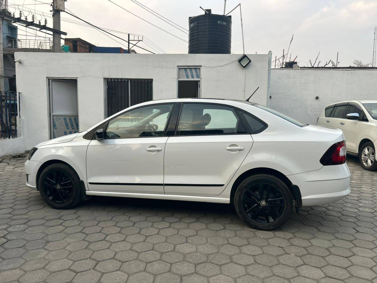 SKODA RAPID - View 2