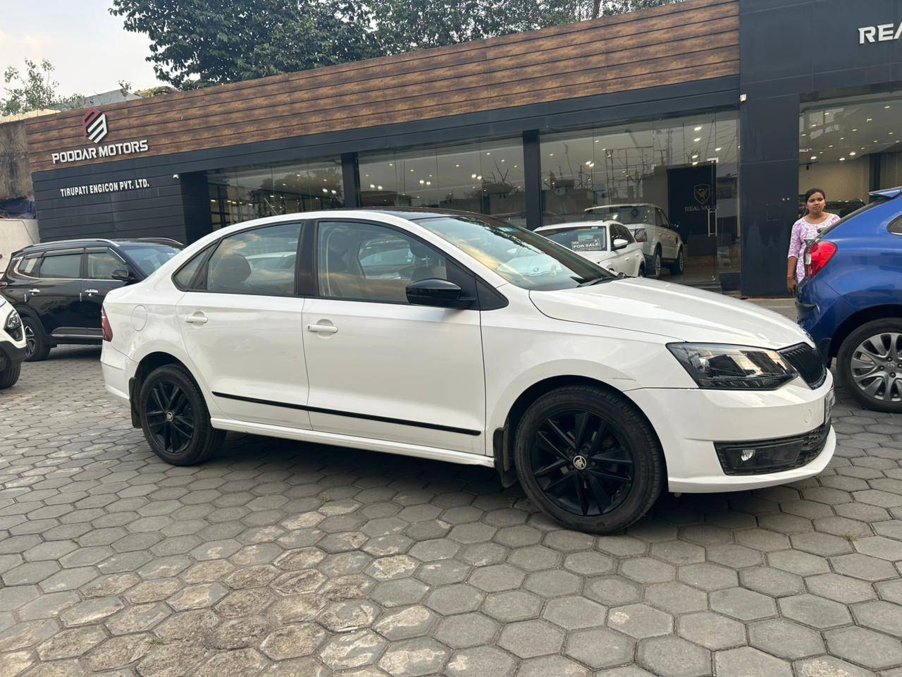 SKODA RAPID - View 3