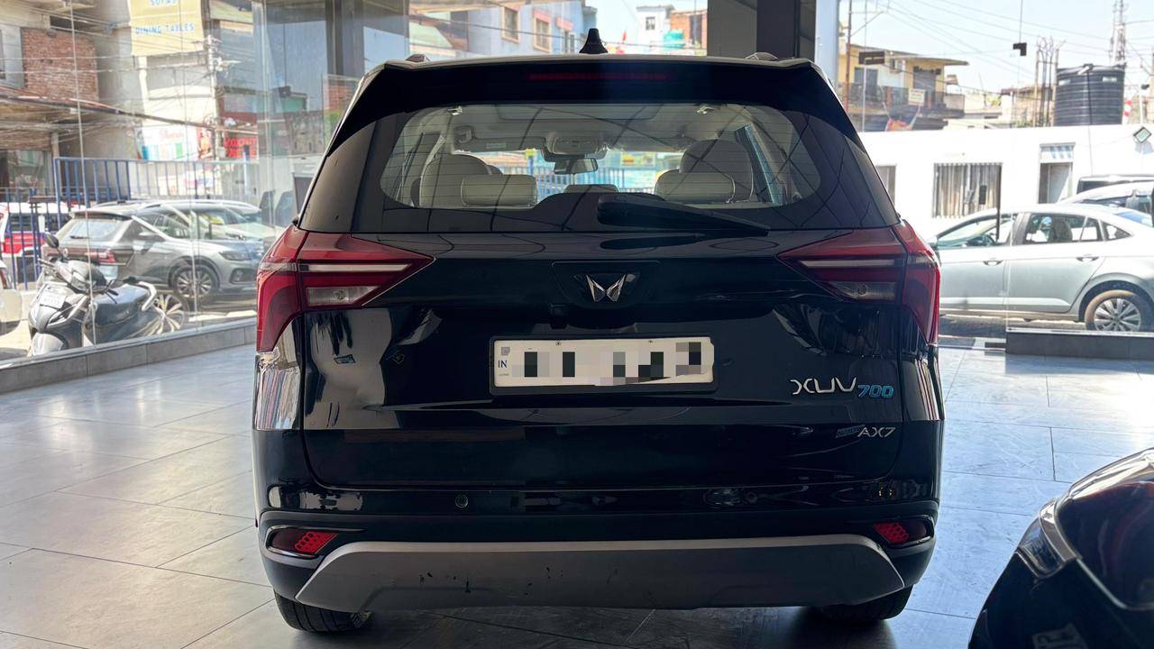 MAHINDRA XUV 700 - View 4