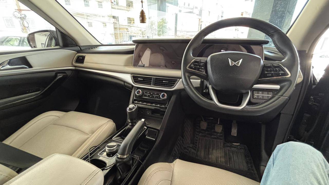 MAHINDRA XUV 700 - View 5