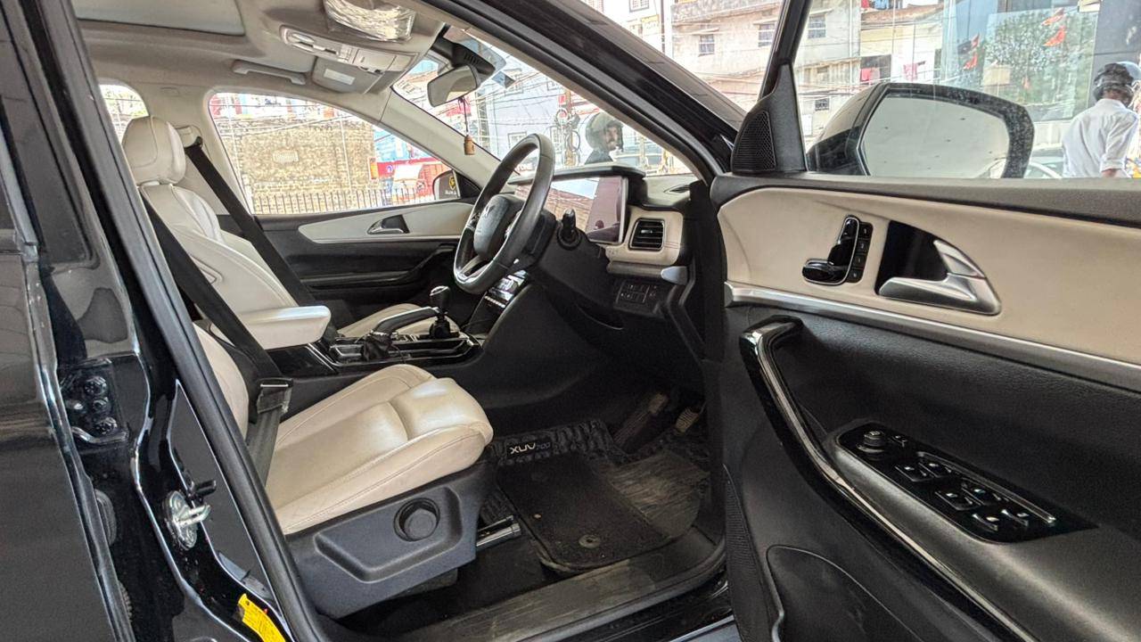 MAHINDRA XUV 700 - View 7