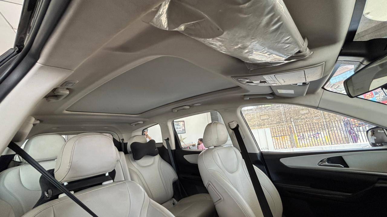 MAHINDRA XUV 700 - View 9