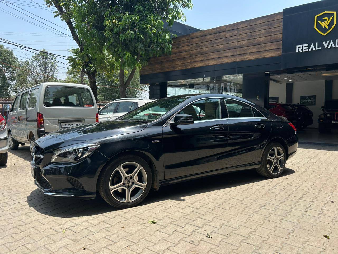 MERCEDES BENZ - View 3