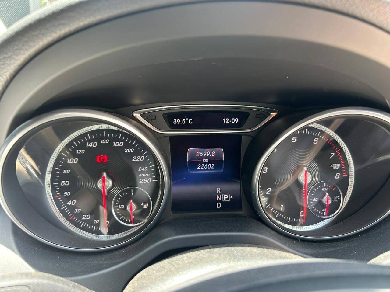 MERCEDES BENZ - View 5