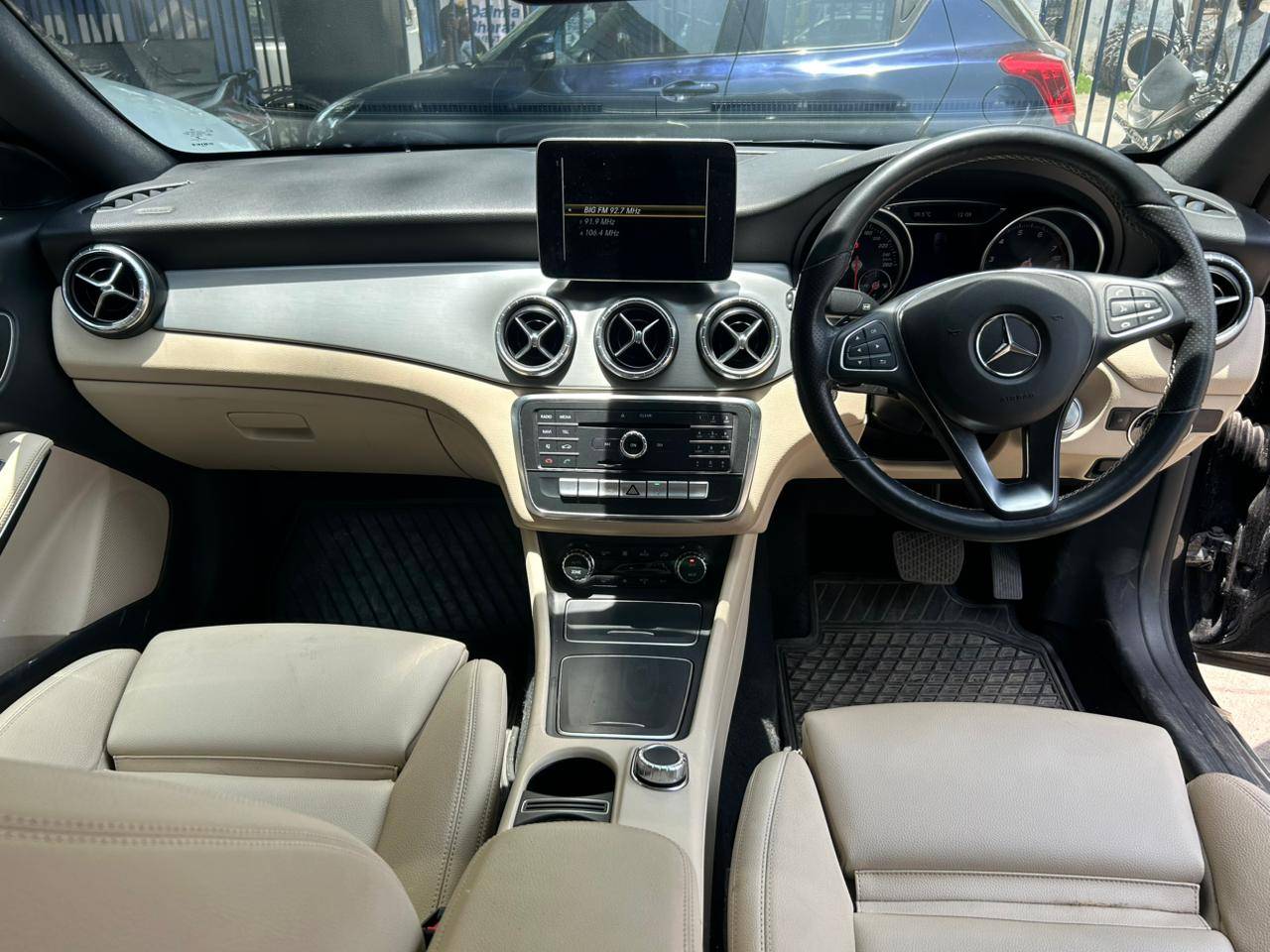 MERCEDES BENZ - View 6