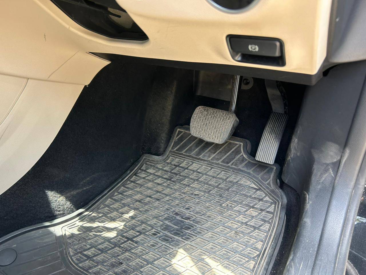 MERCEDES BENZ - View 10