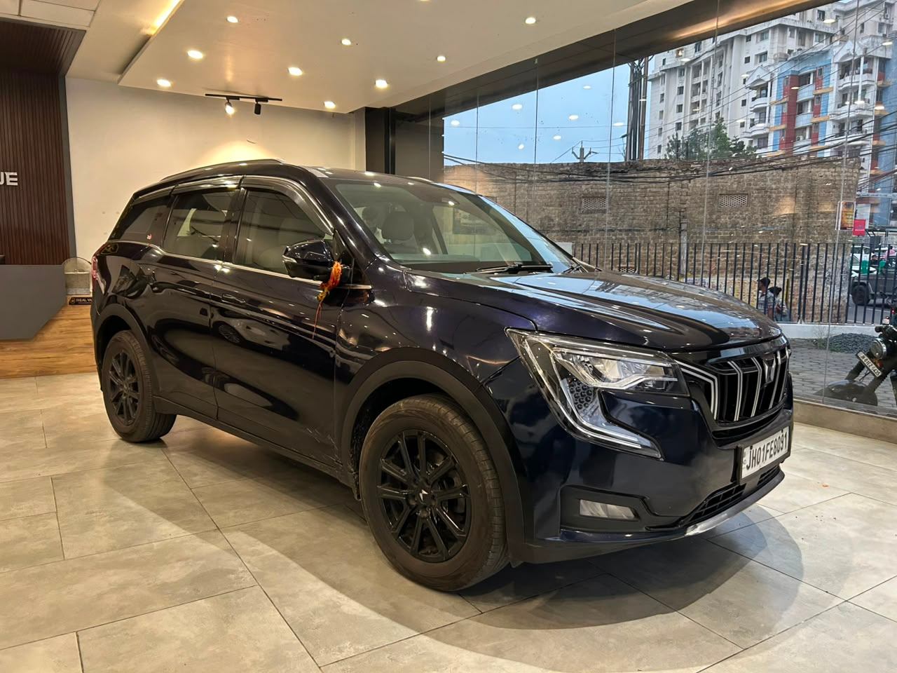 MAHINDRA XUV 700 - View 3