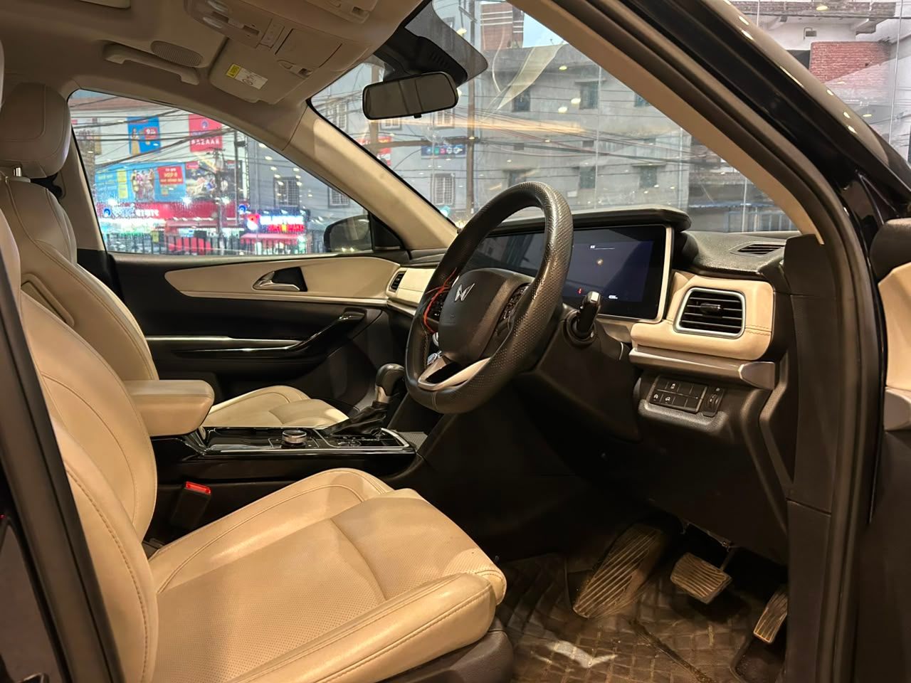 MAHINDRA XUV 700 - View 7