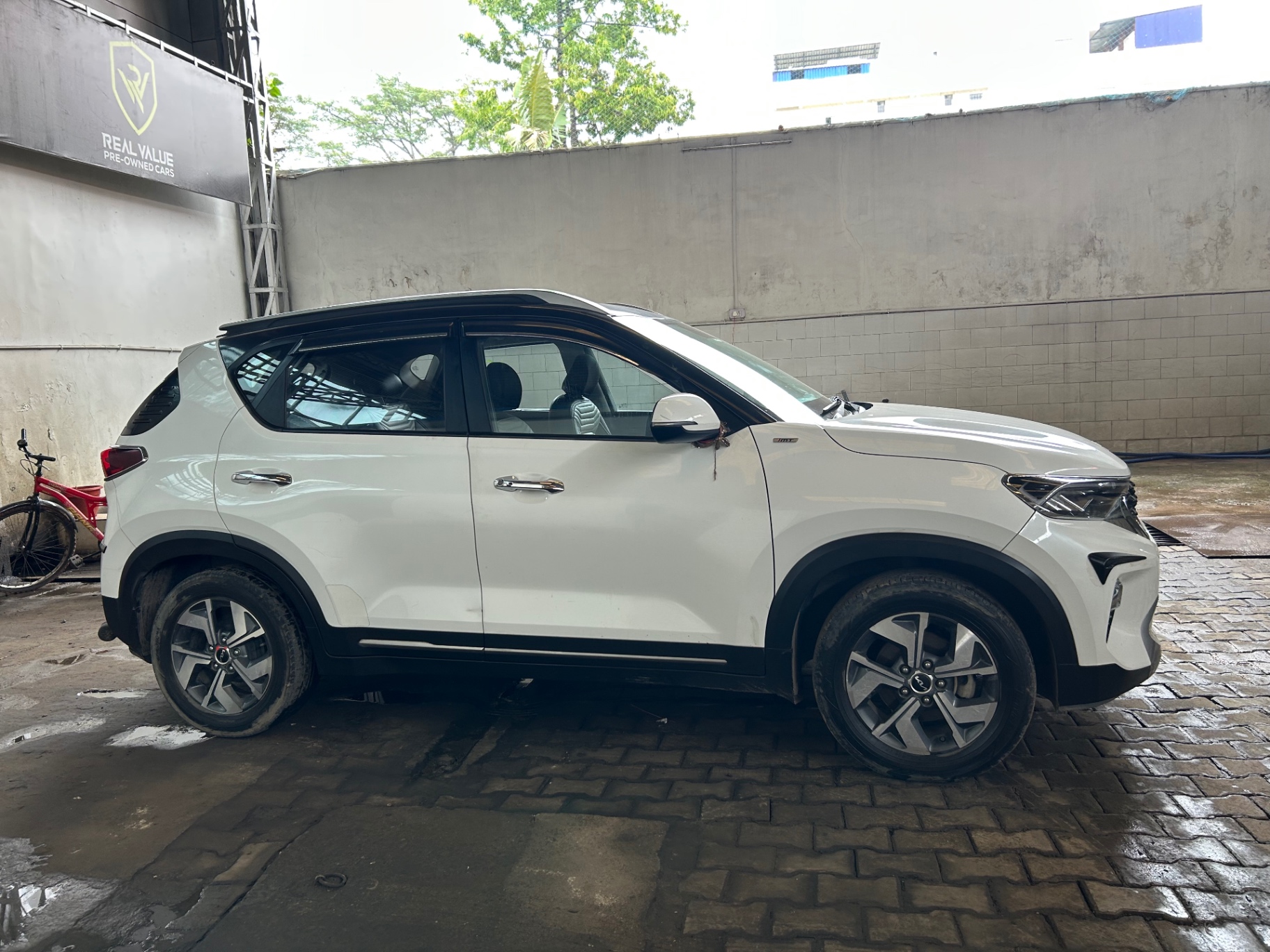 Kia Sonet - View 3