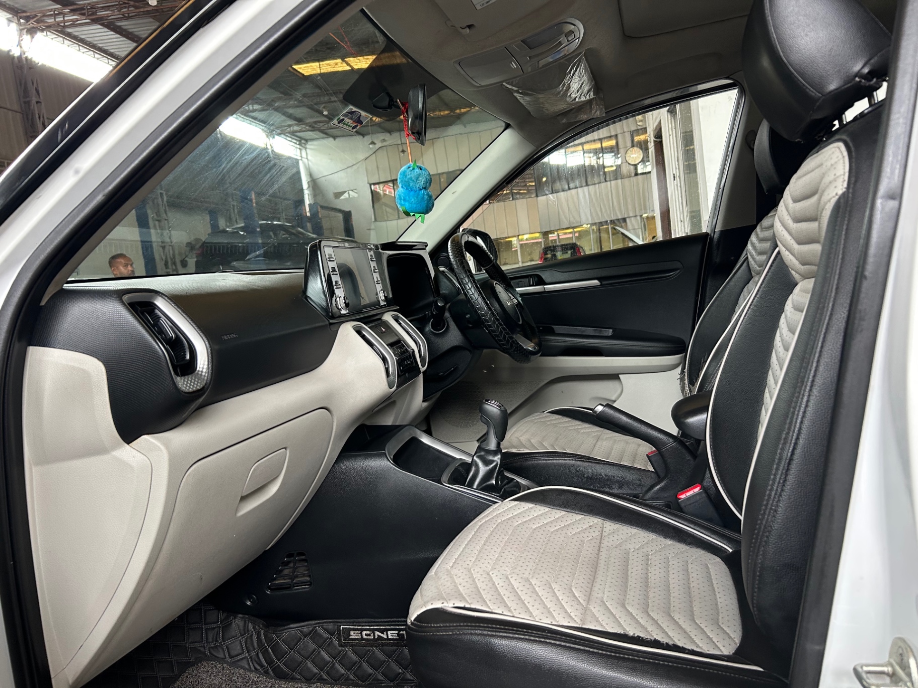 Kia Sonet - View 5