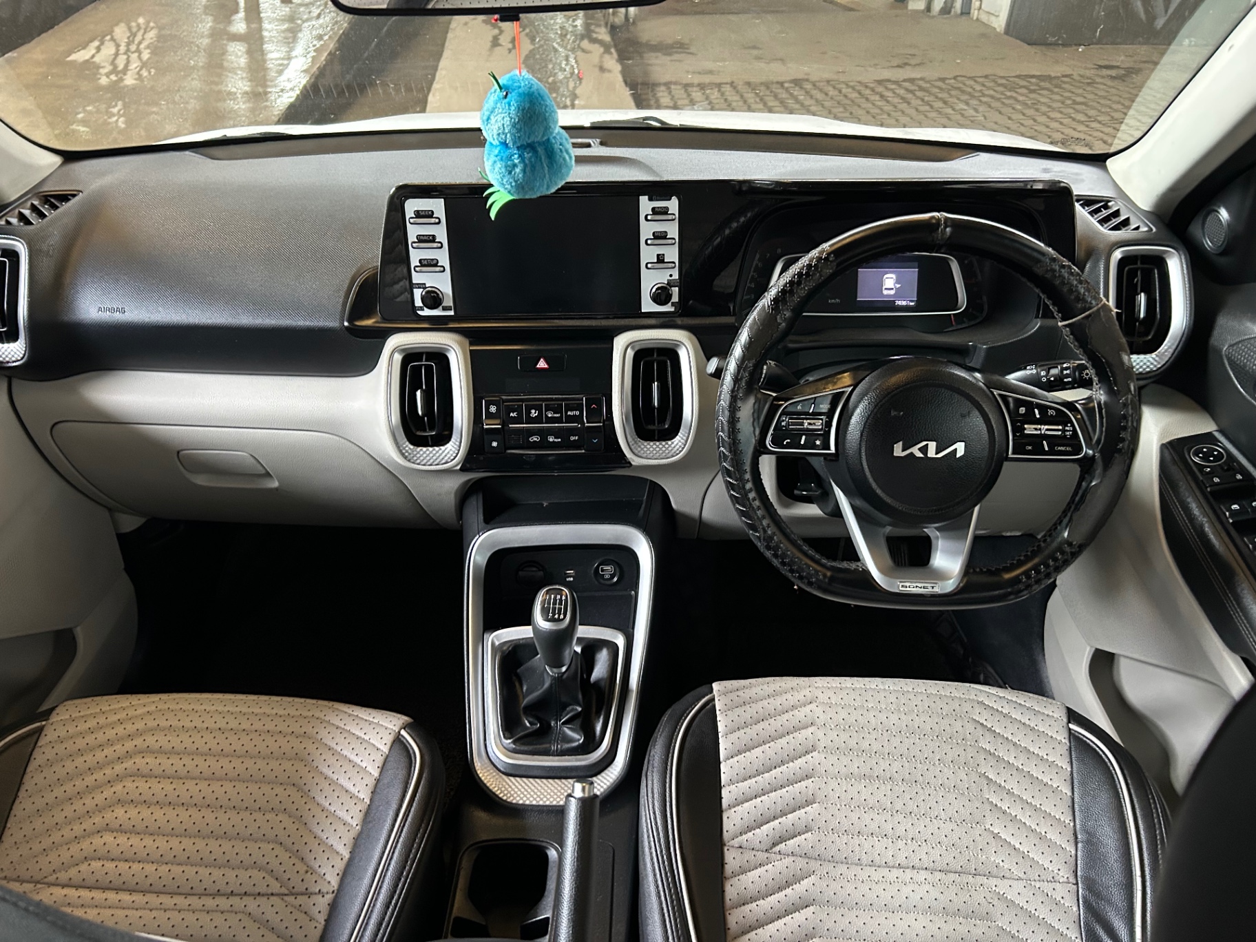 Kia Sonet - View 7