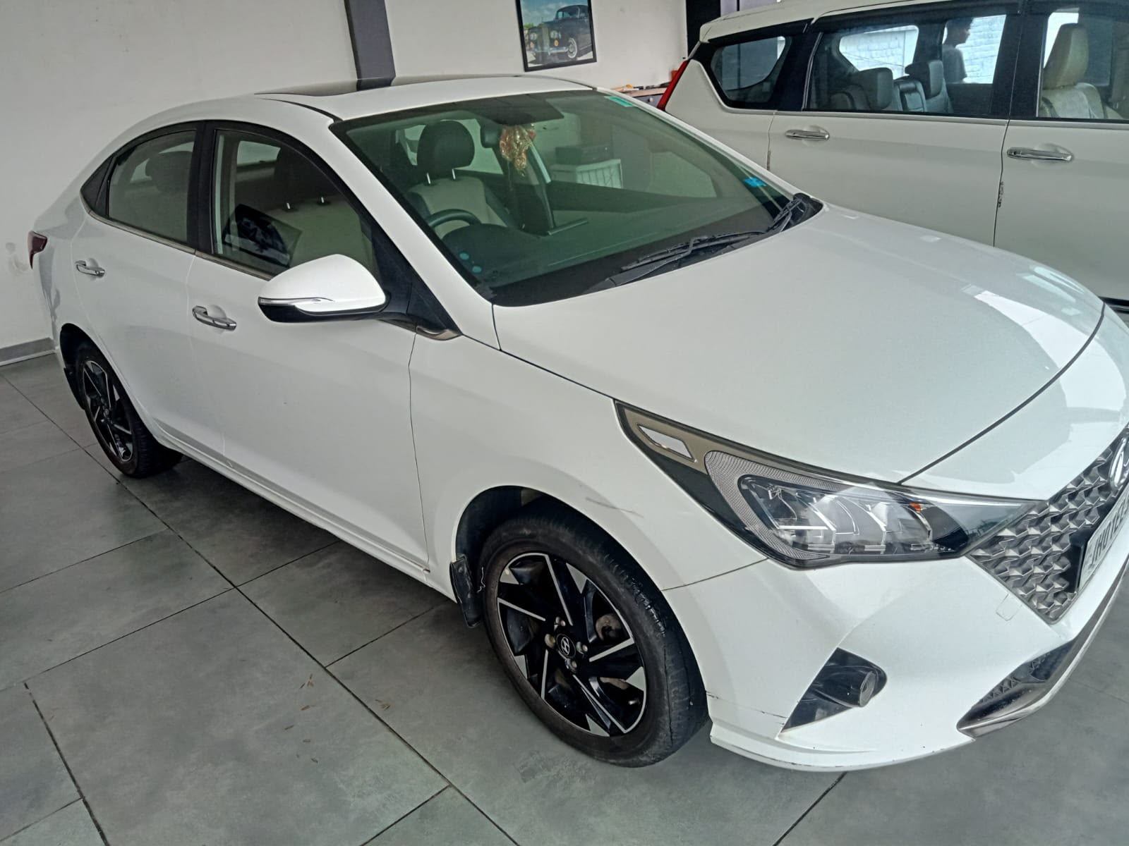 Hyundai Verna - View 2