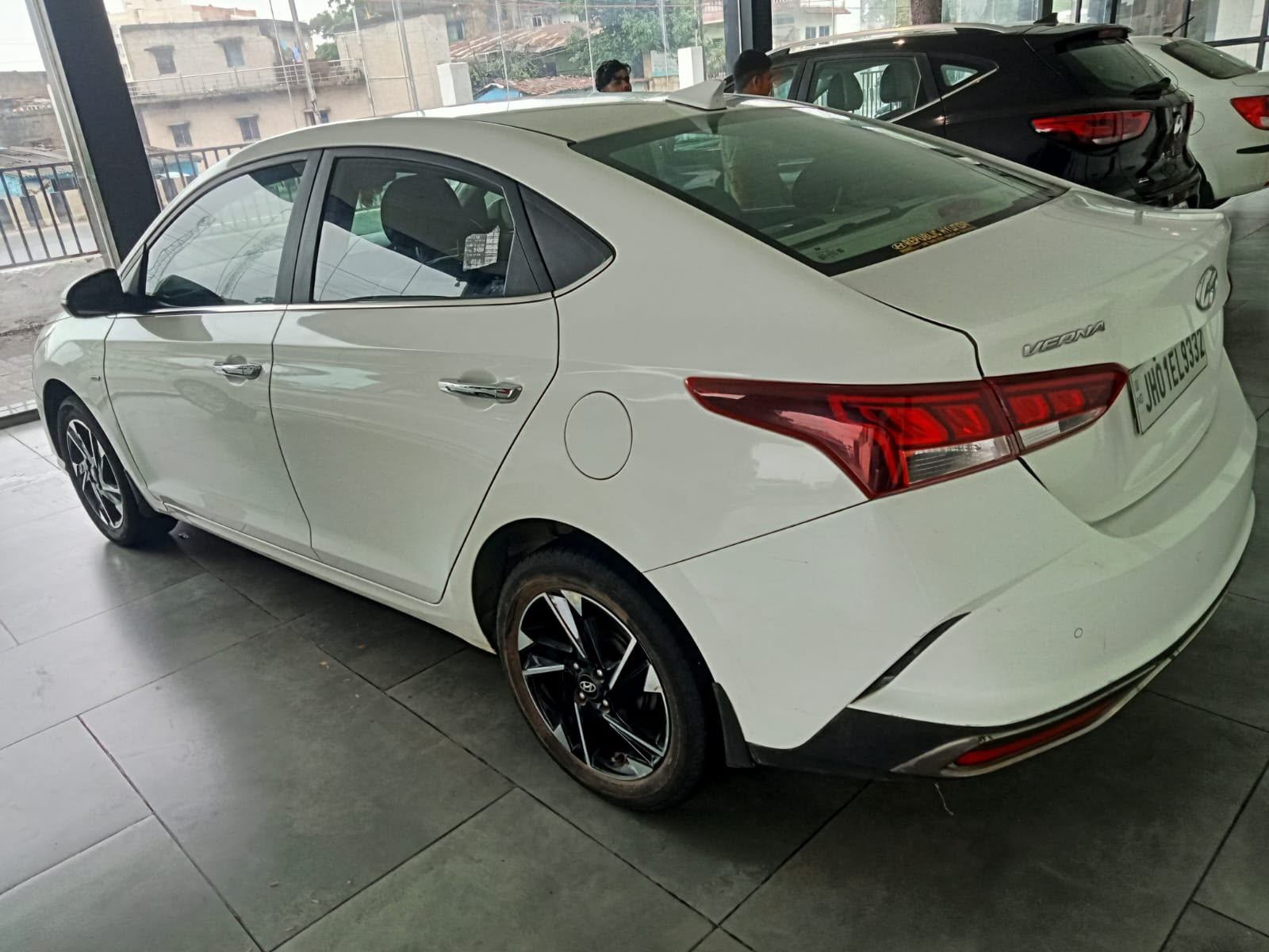 Hyundai Verna - View 4